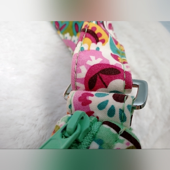 *RETIRED* Vera Bradley Crossbody Purse in Frutti Tutti Green and Pink Paisley - Picture 12 of 16